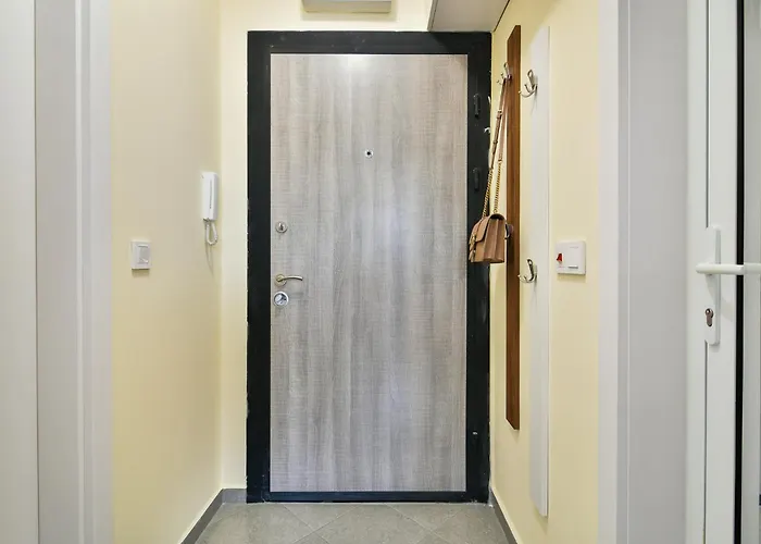 Armada 1br Apartment Warna